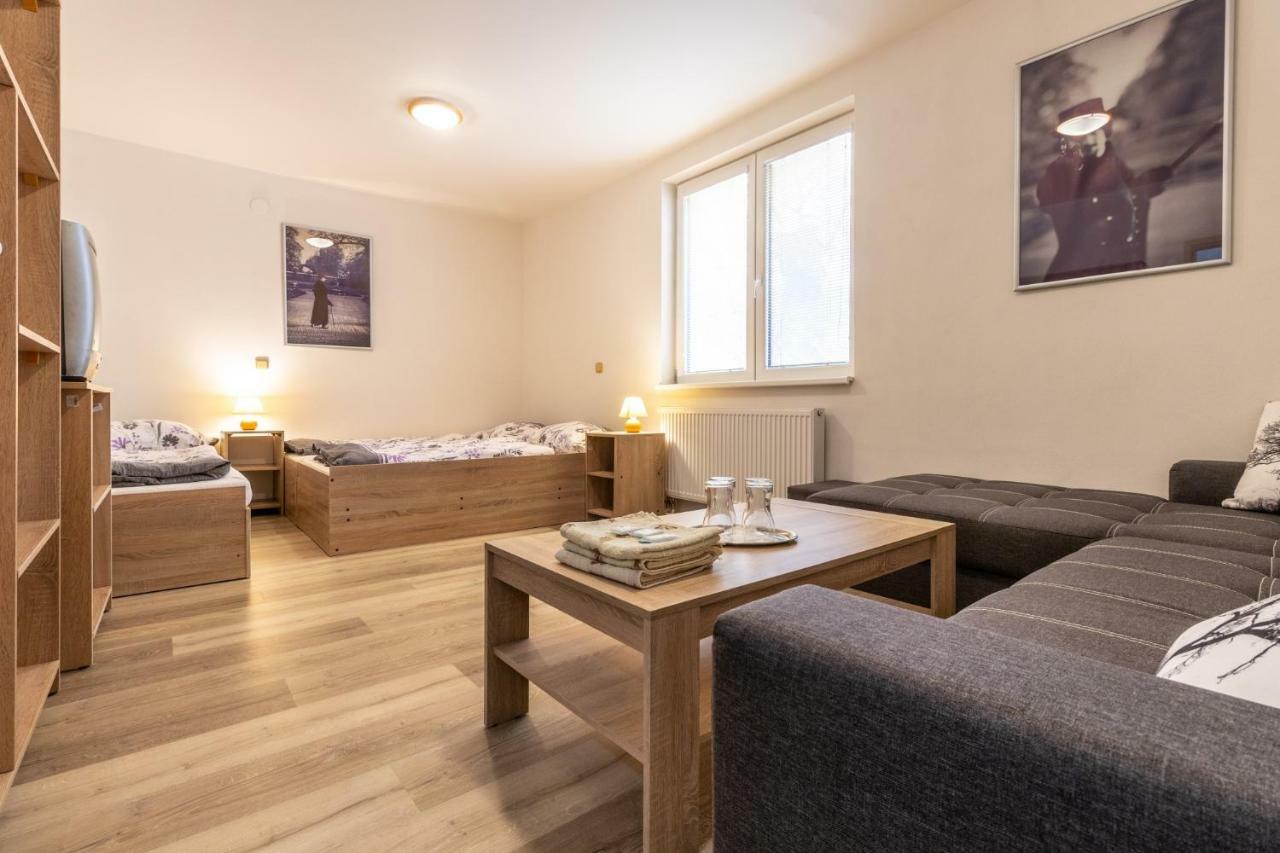 Restaurace Penzion Pod Sumarnikem Tvarozna Lhota Luaran gambar
