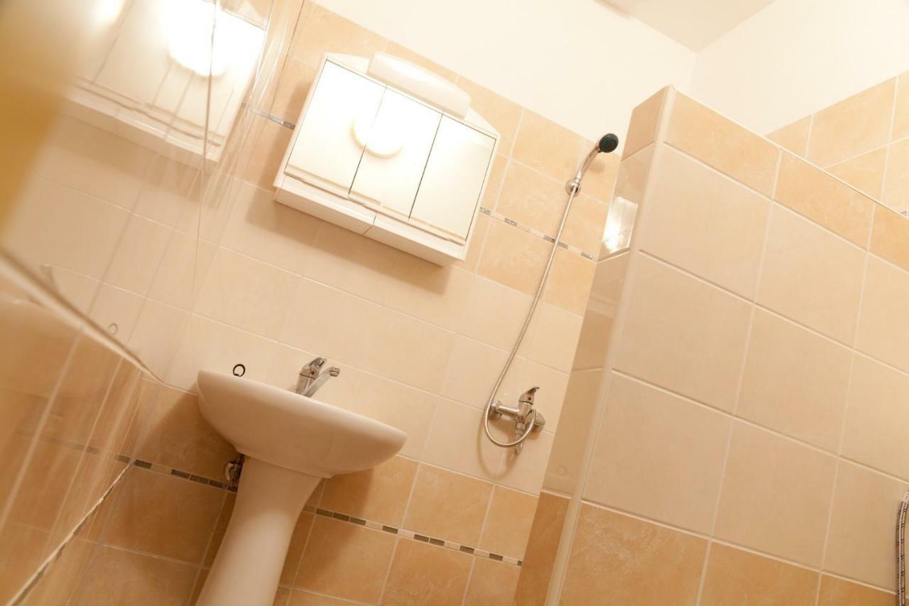Restaurace Penzion Pod Sumarnikem Tvarozna Lhota Luaran gambar