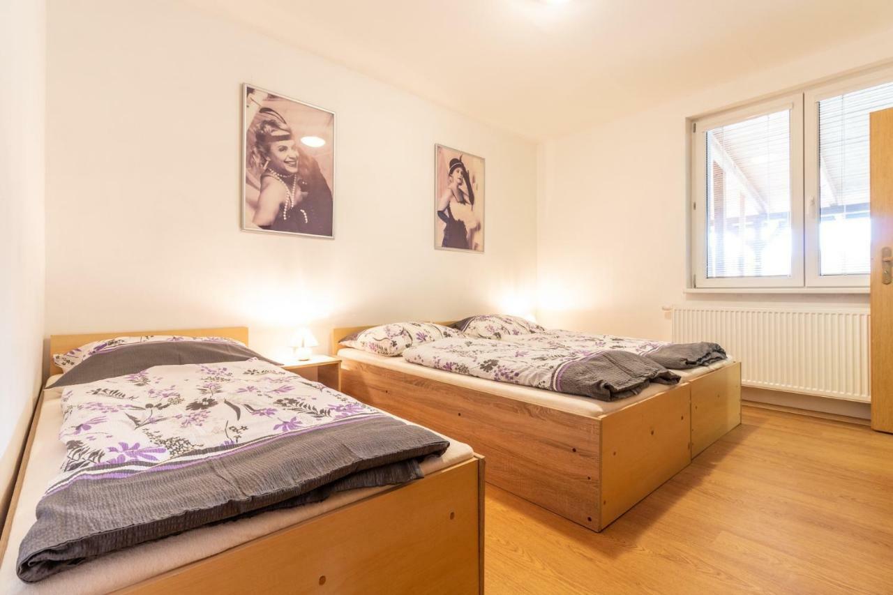 Restaurace Penzion Pod Sumarnikem Tvarozna Lhota Luaran gambar