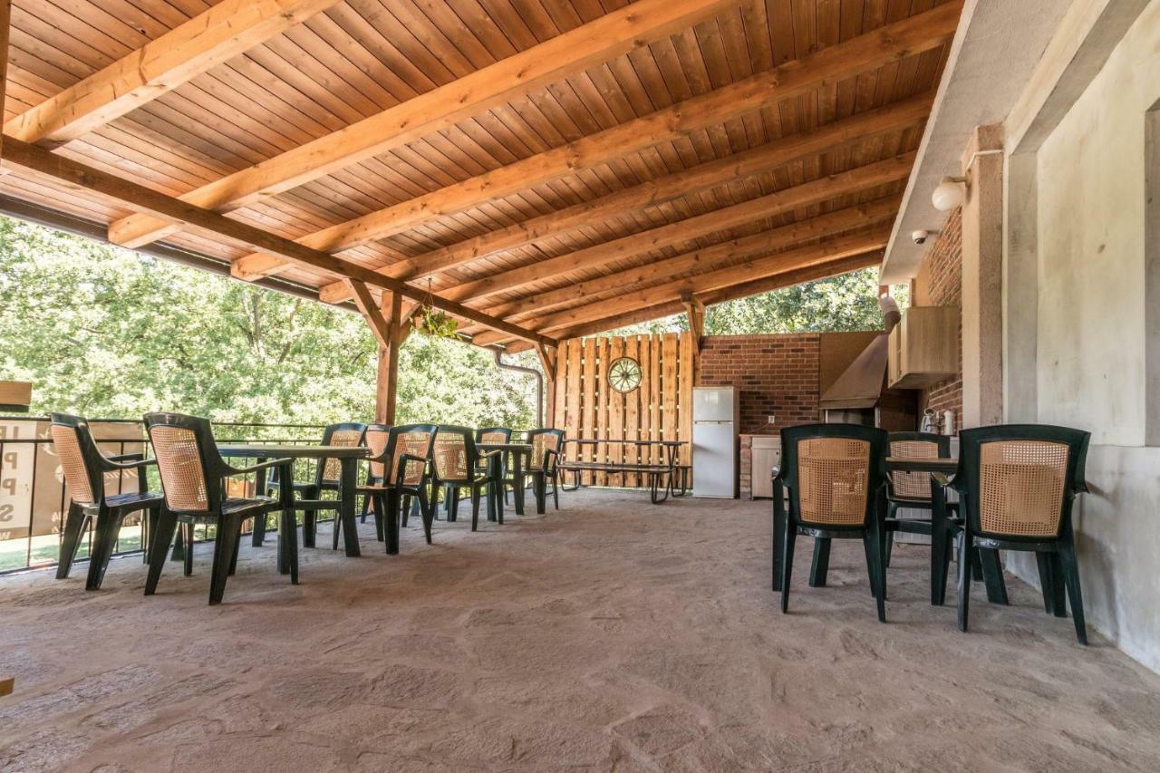 Restaurace Penzion Pod Sumarnikem Tvarozna Lhota Luaran gambar