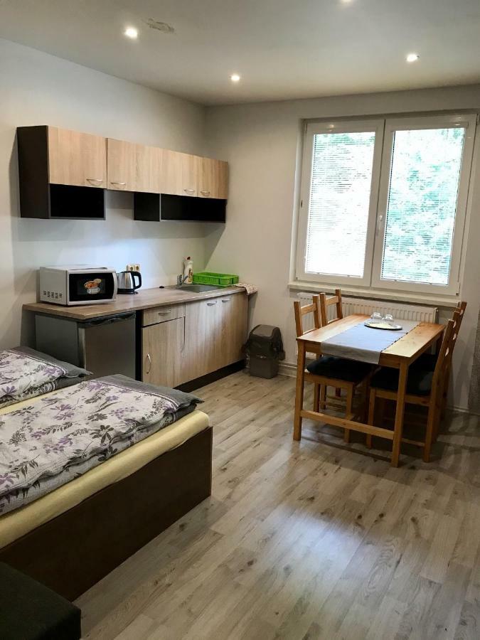 Restaurace Penzion Pod Sumarnikem Tvarozna Lhota Luaran gambar