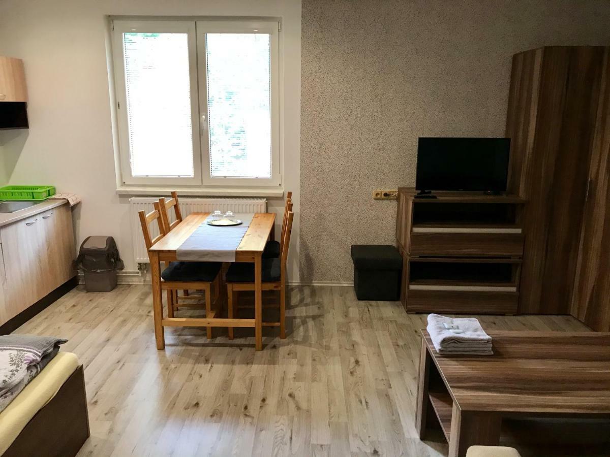 Restaurace Penzion Pod Sumarnikem Tvarozna Lhota Luaran gambar